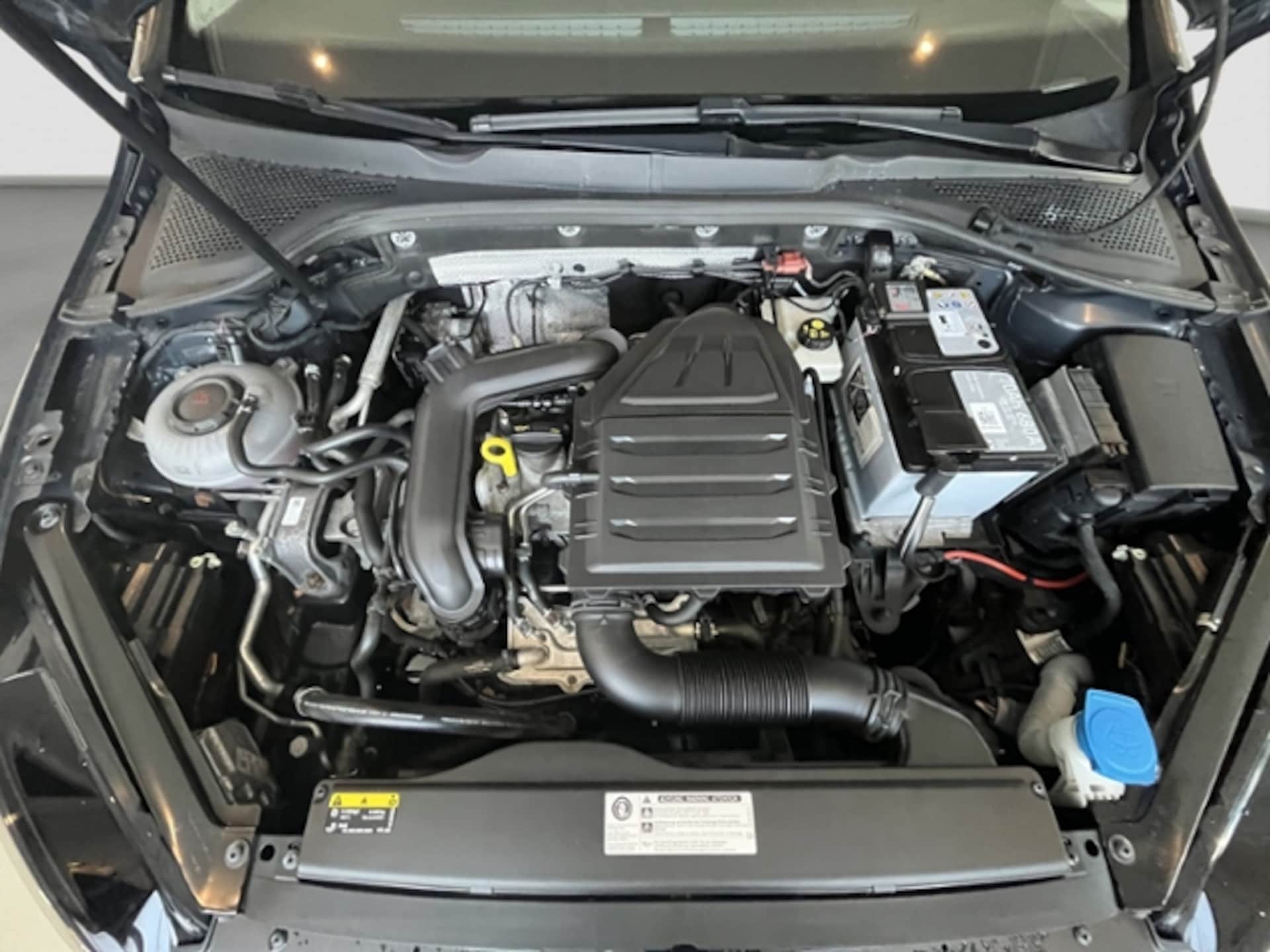 Volkswagen Golf SOUND