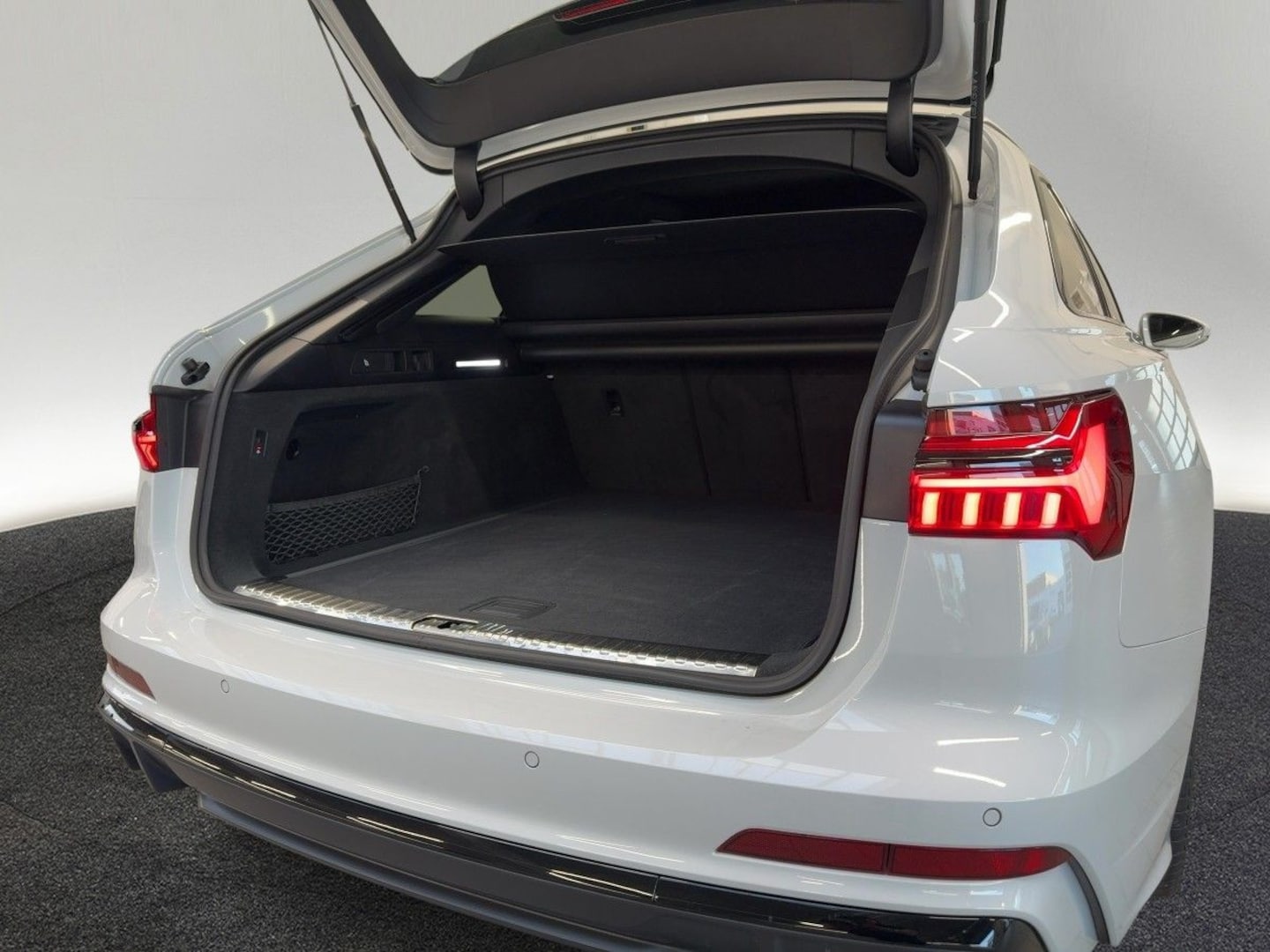 Bild über Audi S6 Avant TDI quattro tiptronic - für weitere Informationen kontaktieren Sie den Audi Partner