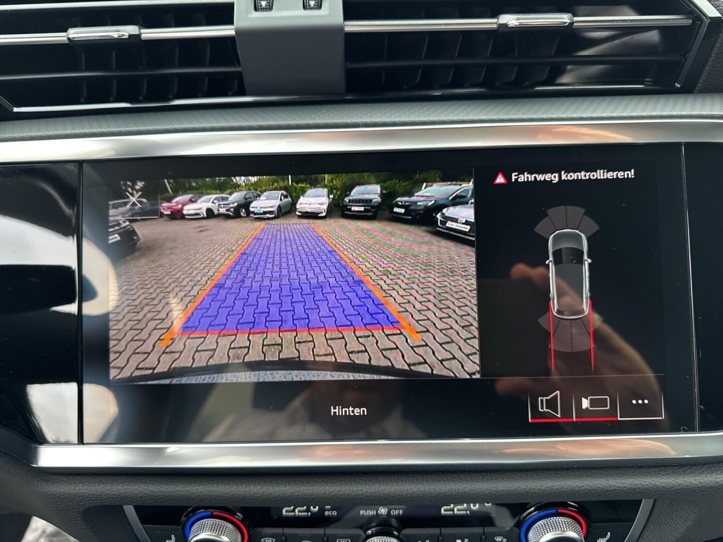 Bild über Audi Q3 TFSI e S line 45 TFSI e S tronic - für weitere Informationen kontaktieren Sie den Audi Partner