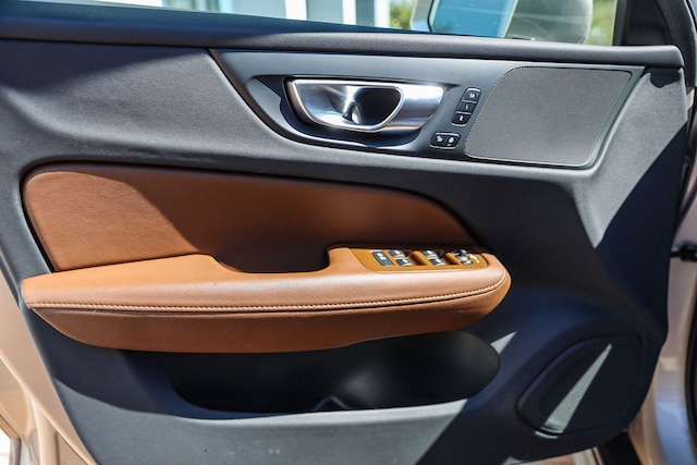 2025 Volvo V60 Cross Country 21