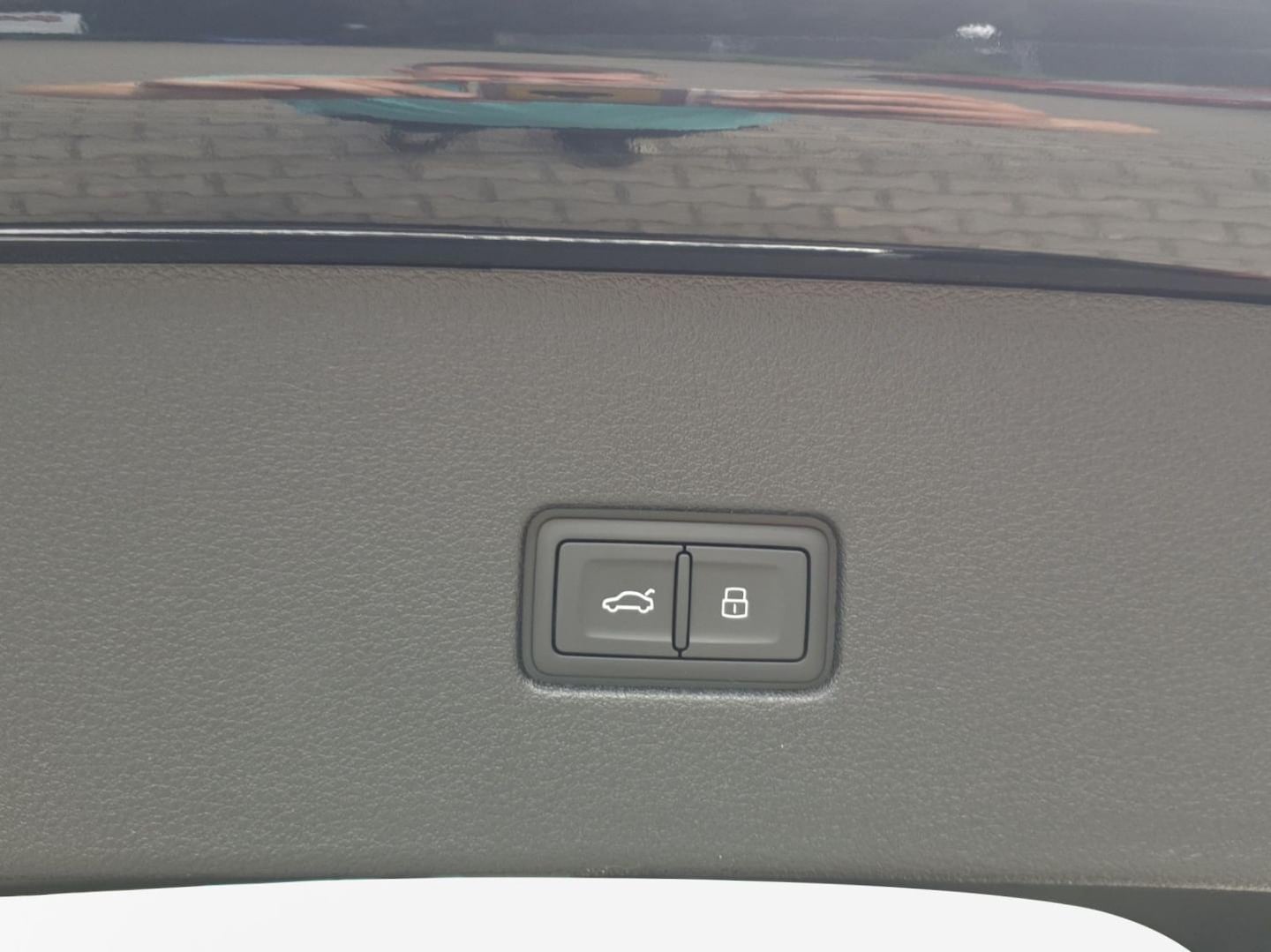 Bild über Audi Q8 SUV TFSI e S line business TFSI e quattro 360 kW tiptronic - für weitere Informationen kontaktieren Sie den Audi Partner