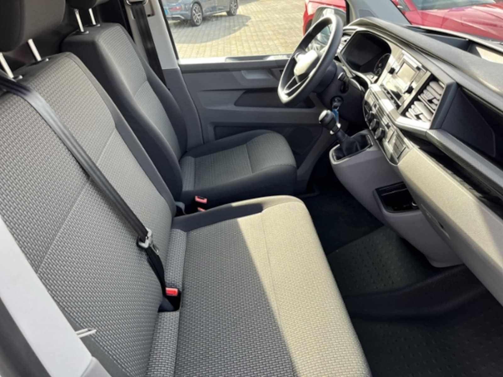 Volkswagen T6.1 Transporter Kasten langer Radstand – Bild 11