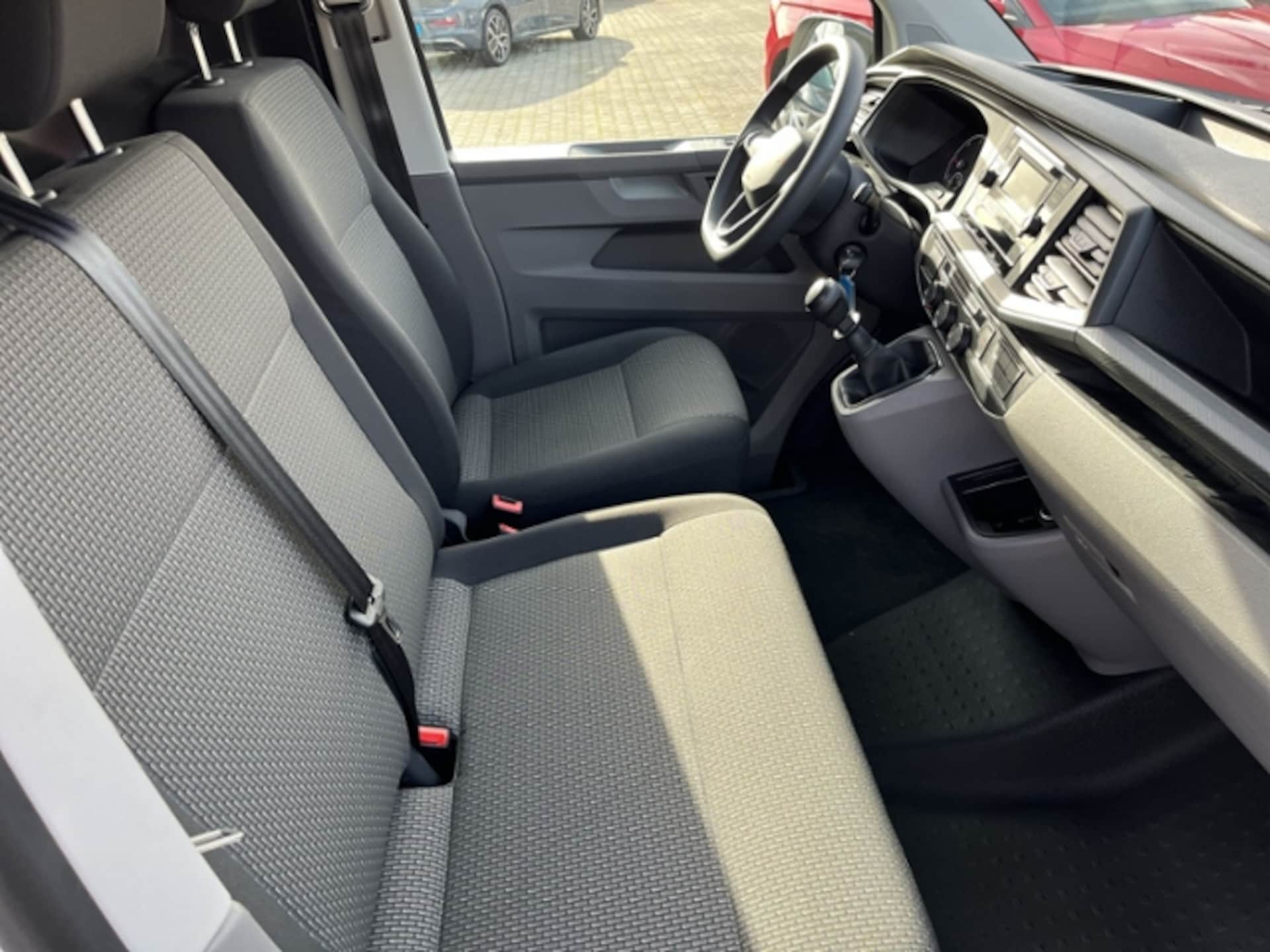 Volkswagen T6.1 Transporter Kasten langer Radstand