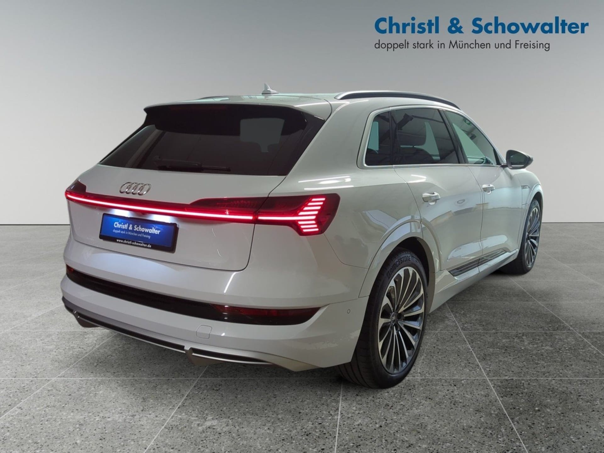 Audi e-tron S line