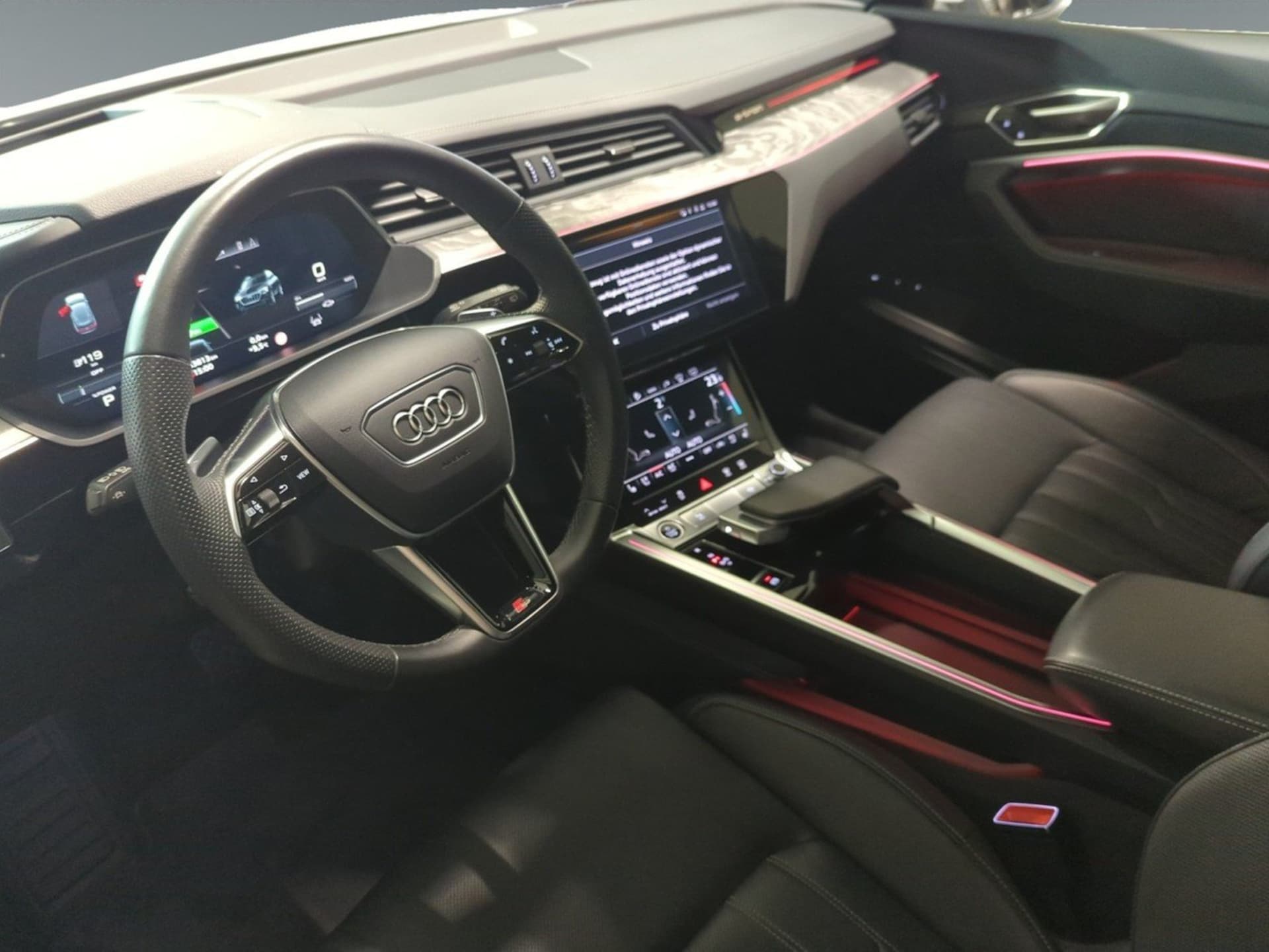 Audi e-tron S line