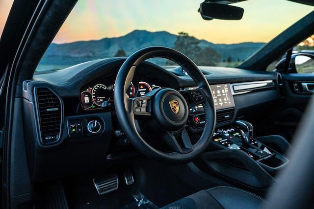 2023 Porsche Cayenne Hybrid