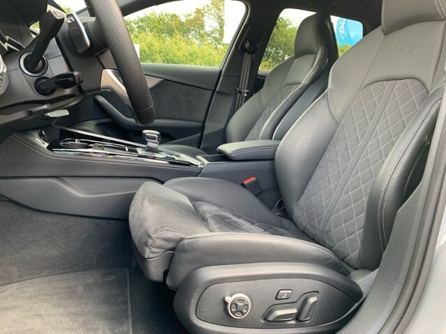 Image about Audi RS 4 Avant TFSI quattro tiptronic