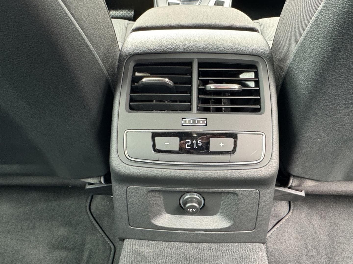 Bild über Audi A4 Avant 30 TDI S tronic - für weitere Informationen kontaktieren Sie den Audi Partner
