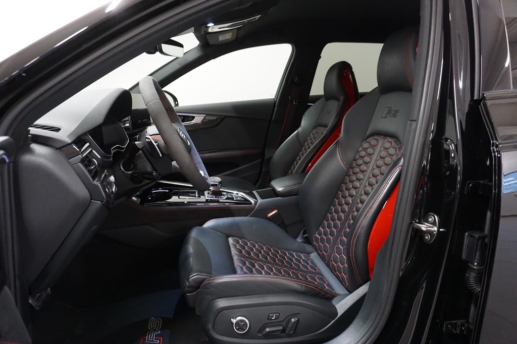 Bild som visar Audi RS 4 Avant RS 4 Avant 450 hk tiptronic - för mer information kontakta din Audi Partner