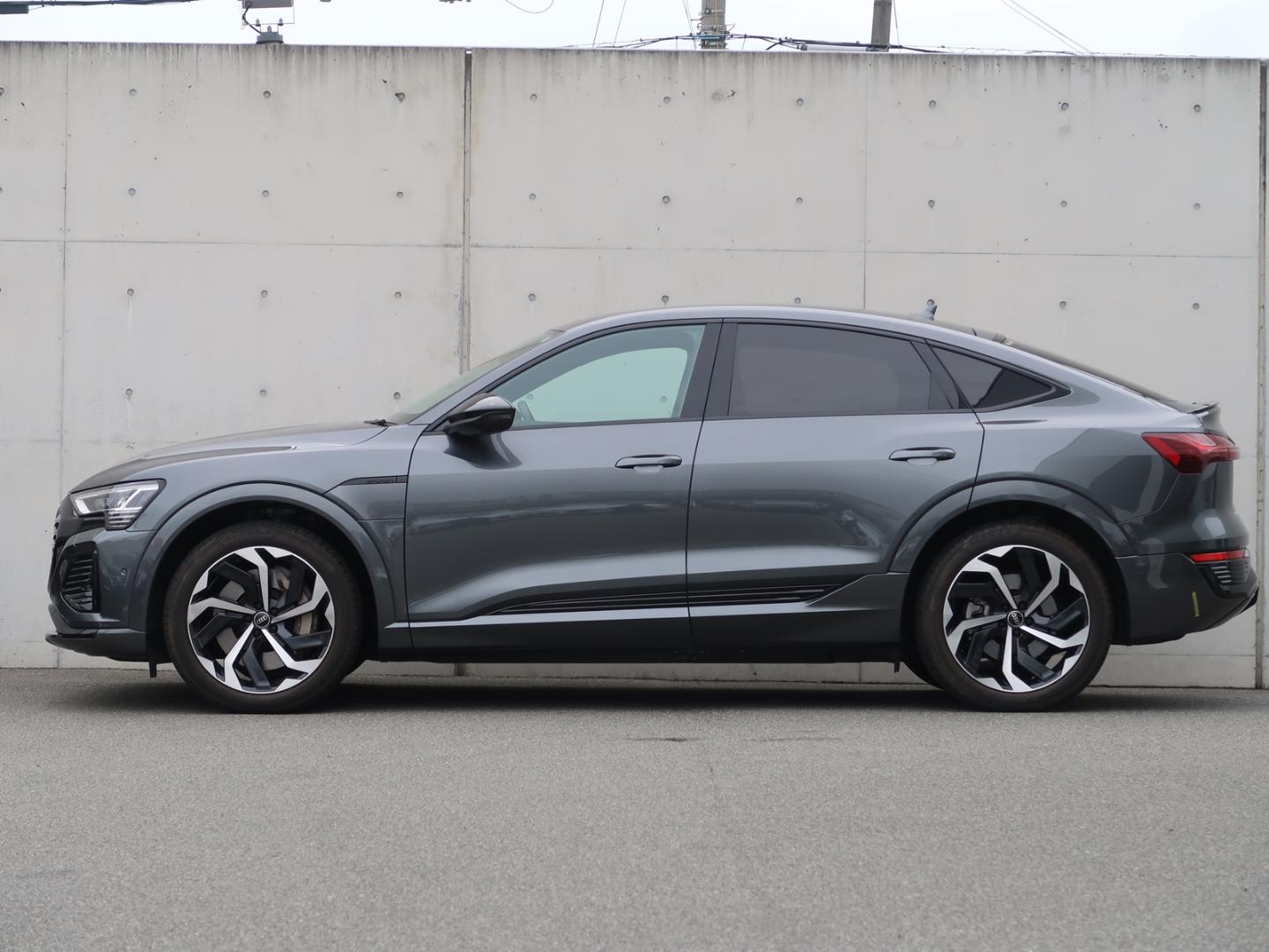 Image about Audi Q8 Sportback e-tron 55 e-tron S line
