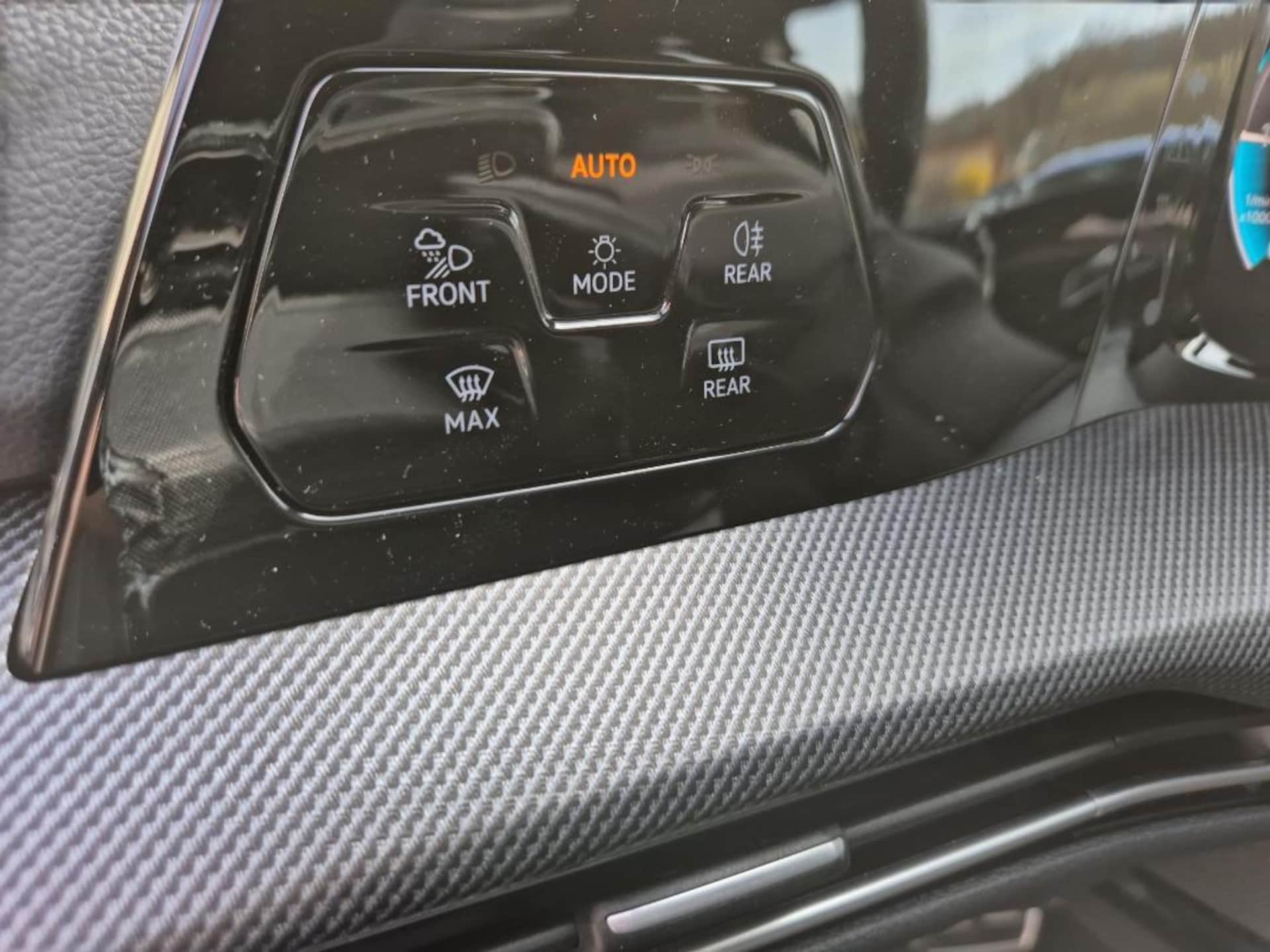 Volkswagen Golf R-Line