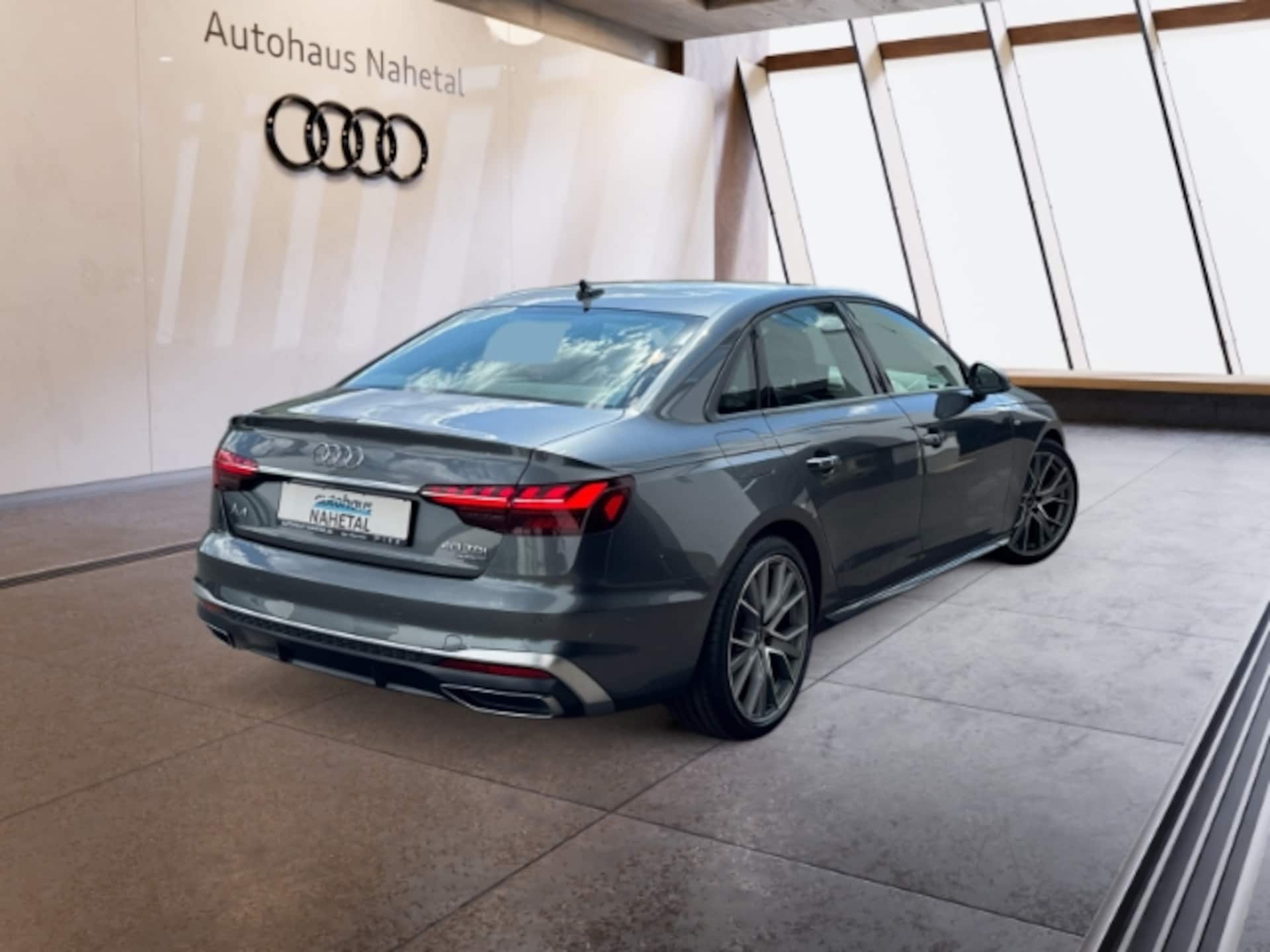 Audi A4 Limousine S line