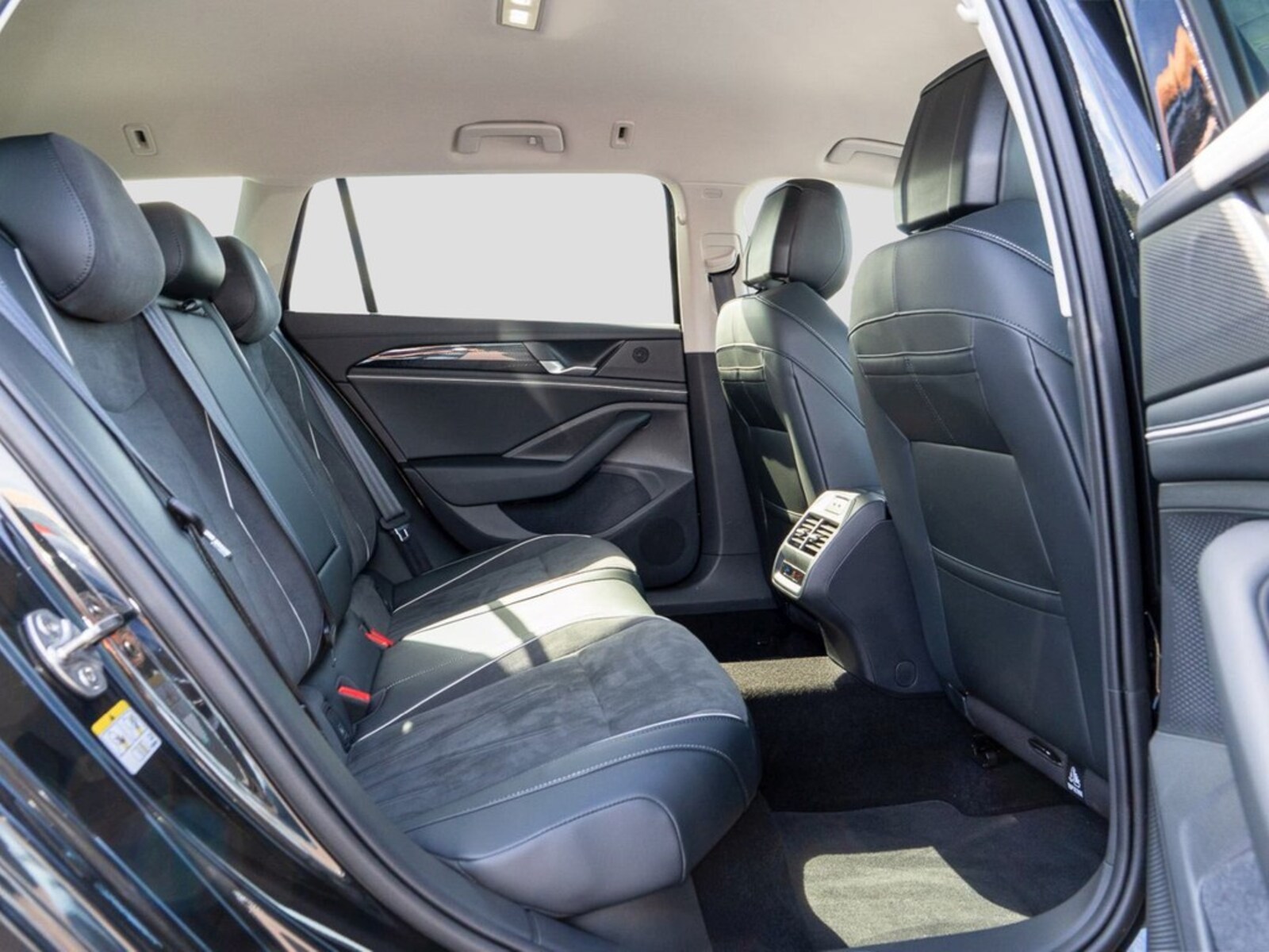 Volkswagen Passat – Bild 11