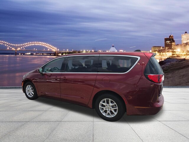 2023 Chrysler Voyager