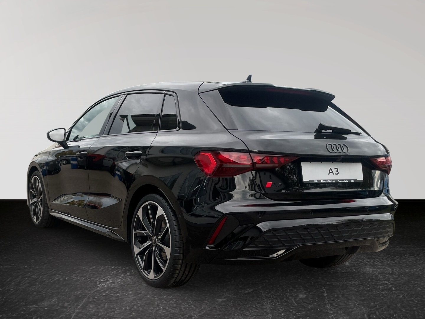 Bild über Audi A3 Sportback S line 35 TFSI S tronic - für weitere Informationen kontaktieren Sie den Audi Partner