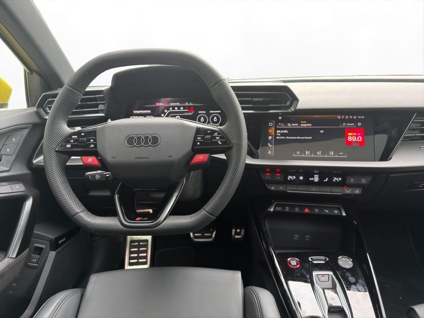 Bild über Audi RS 3 Limousine TFSI quattro 294 kW S tronic - für weitere Informationen kontaktieren Sie den Audi Partner