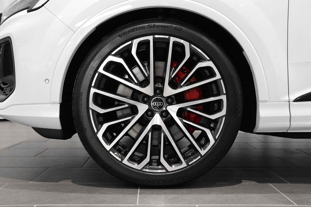 Bild som visar&nbsp;Audi Q7 SUV TFSI e&nbsp;Q7 SUV 60 TFSI e quattro S line 490 hk tiptronic - för mer information kontakta din Audi Partner