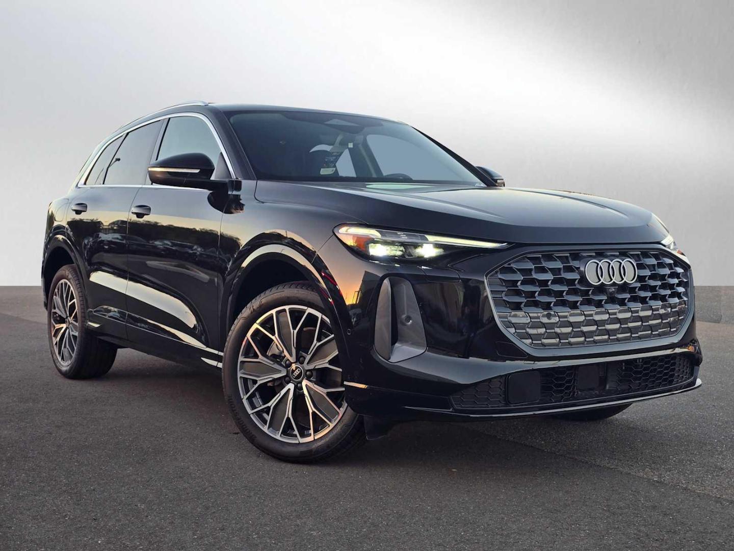 2025 Audi Q5 40 Premium Plus's photo