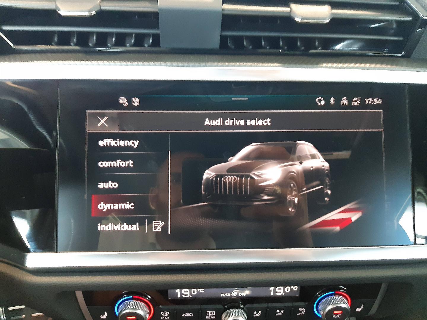 Image about Audi Q3 S line 35 TFSI 110 kW (150 ch) S tronic