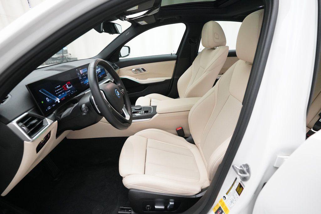 2023 BMW 3 Series 330e - Photo 7