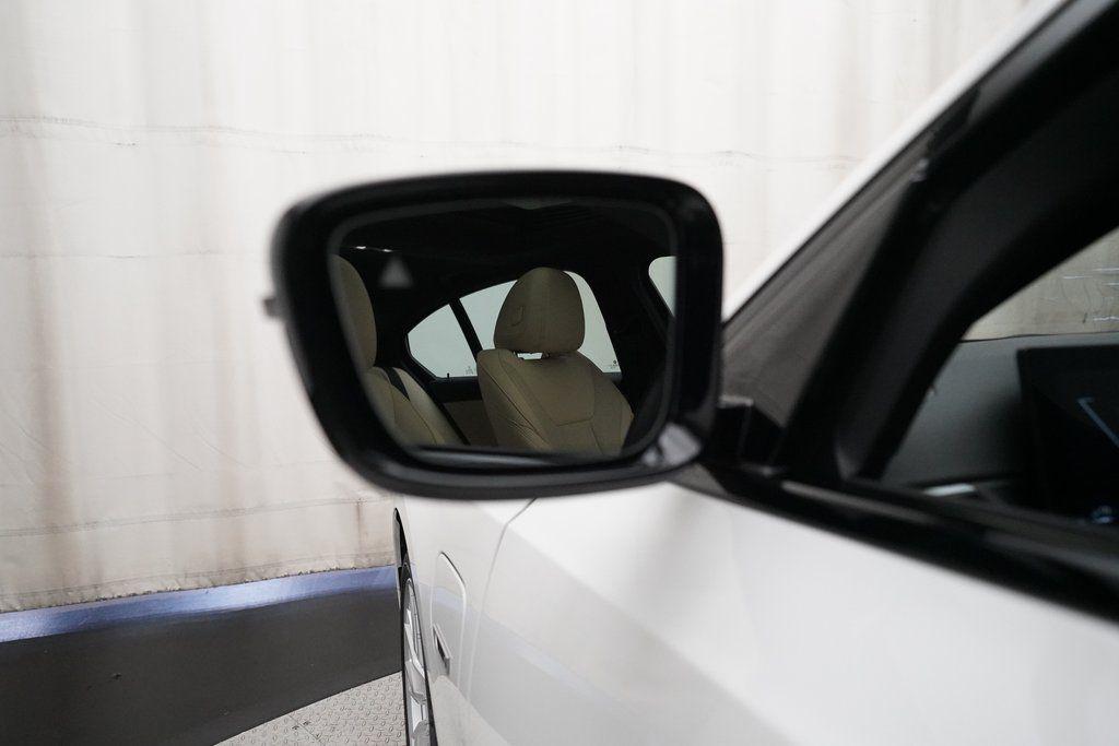 2023 BMW 3 Series 330e - Photo 24