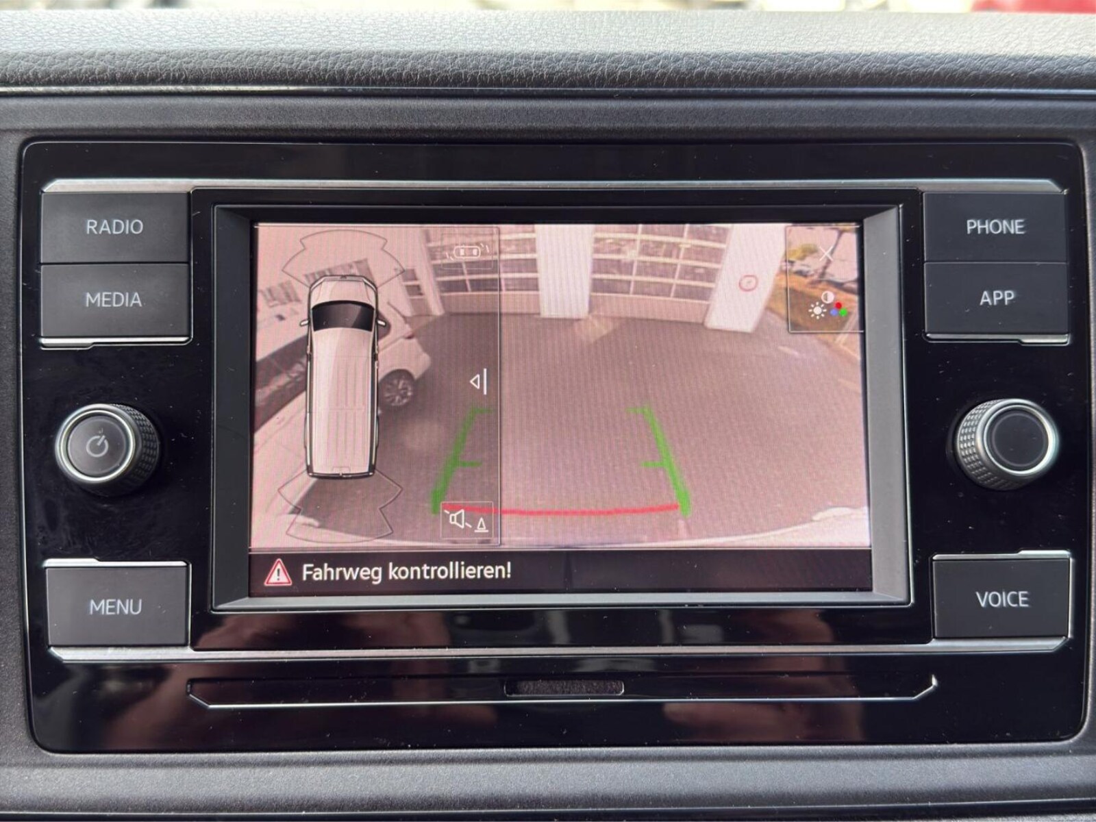 Volkswagen Crafter Kasten mittlerer Radstand – Bild 16