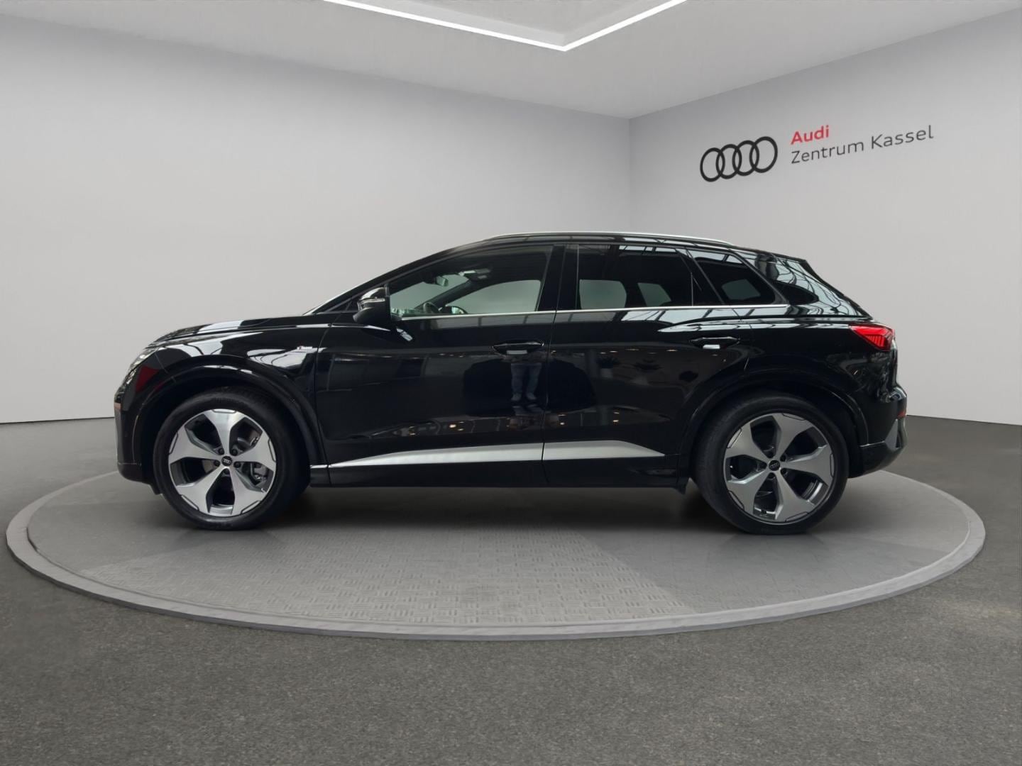 Bild über Audi Q4 SUV e-tron e-tron performance 210 kW - für weitere Informationen kontaktieren Sie den Audi Partner