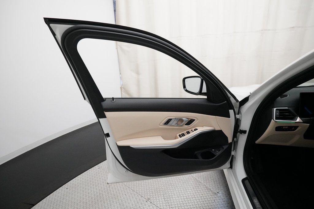 2023 BMW 3 Series 330e - Photo 27