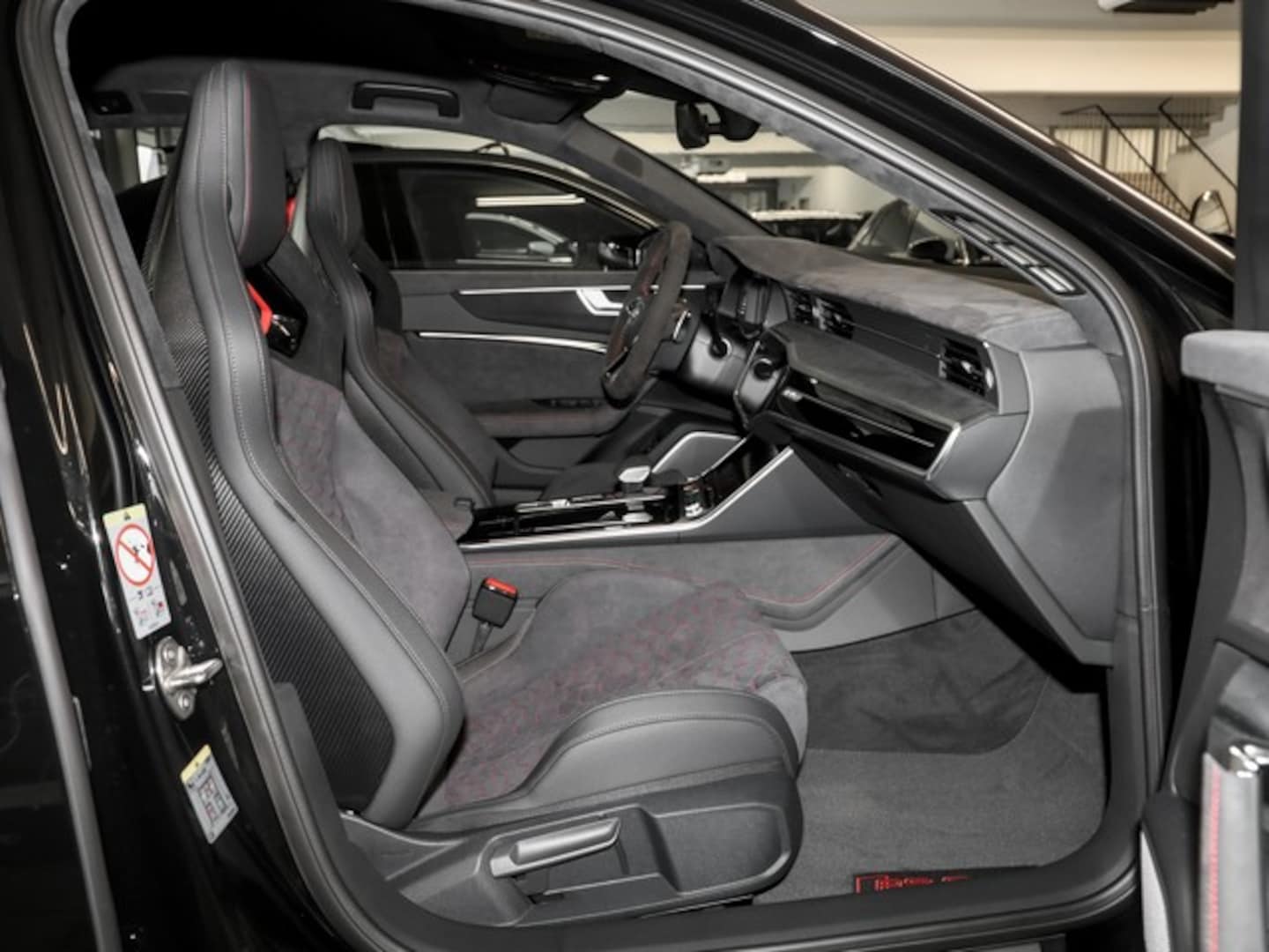 Bild über Audi RS 6 Avant performance quattro tiptronic - für weitere Informationen kontaktieren Sie den Audi Partner