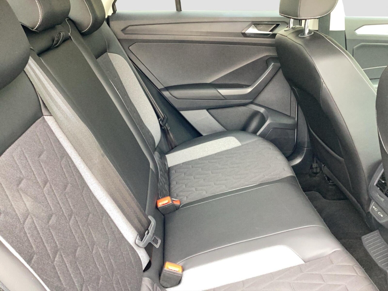 Volkswagen T-Roc – Bild 12