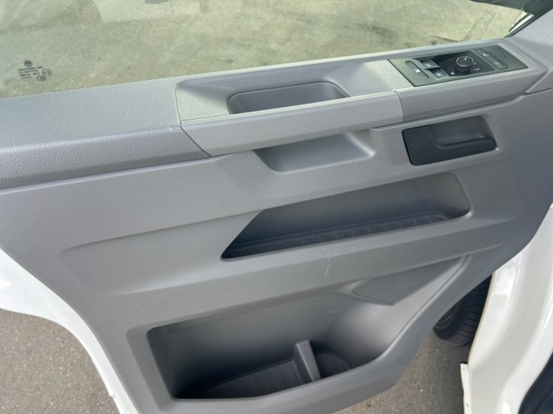 Volkswagen T6.1 Transporter Kasten langer Radstand