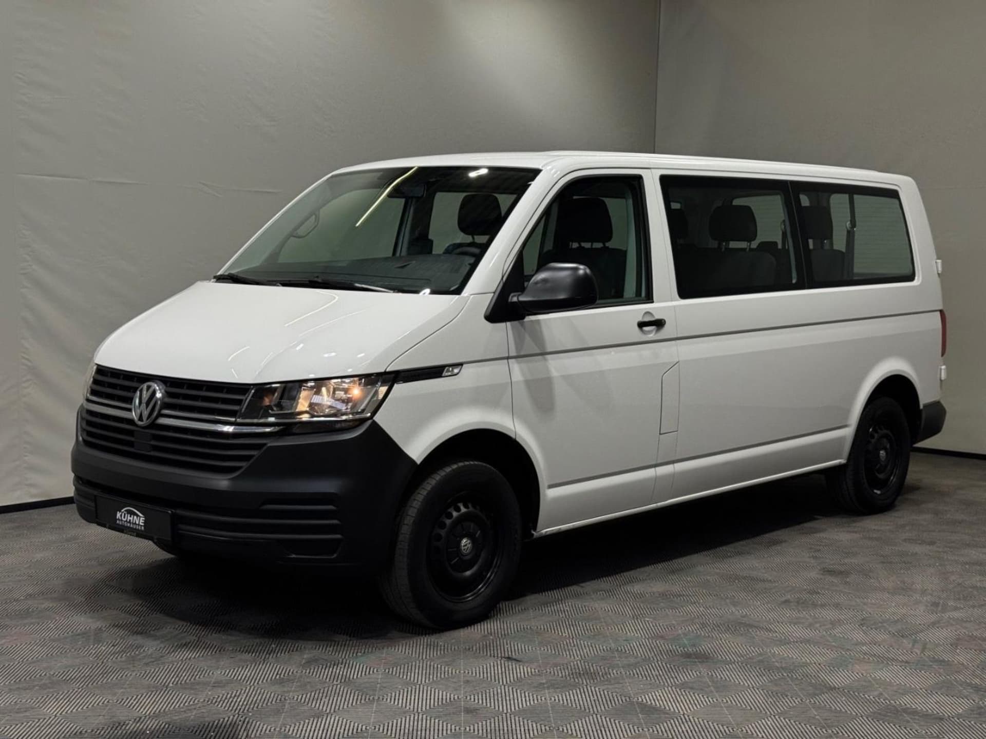 Volkswagen T6.1 Transporter Kombi langer Radstand