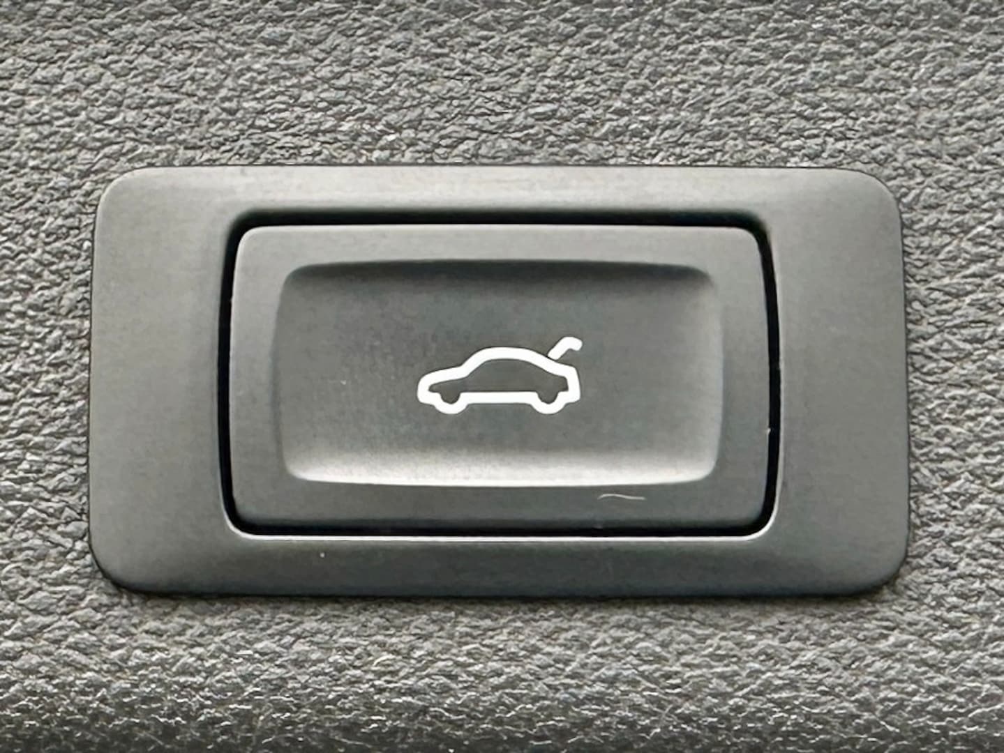 Bild über Audi S6 Avant TDI quattro tiptronic - für weitere Informationen kontaktieren Sie den Audi Partner