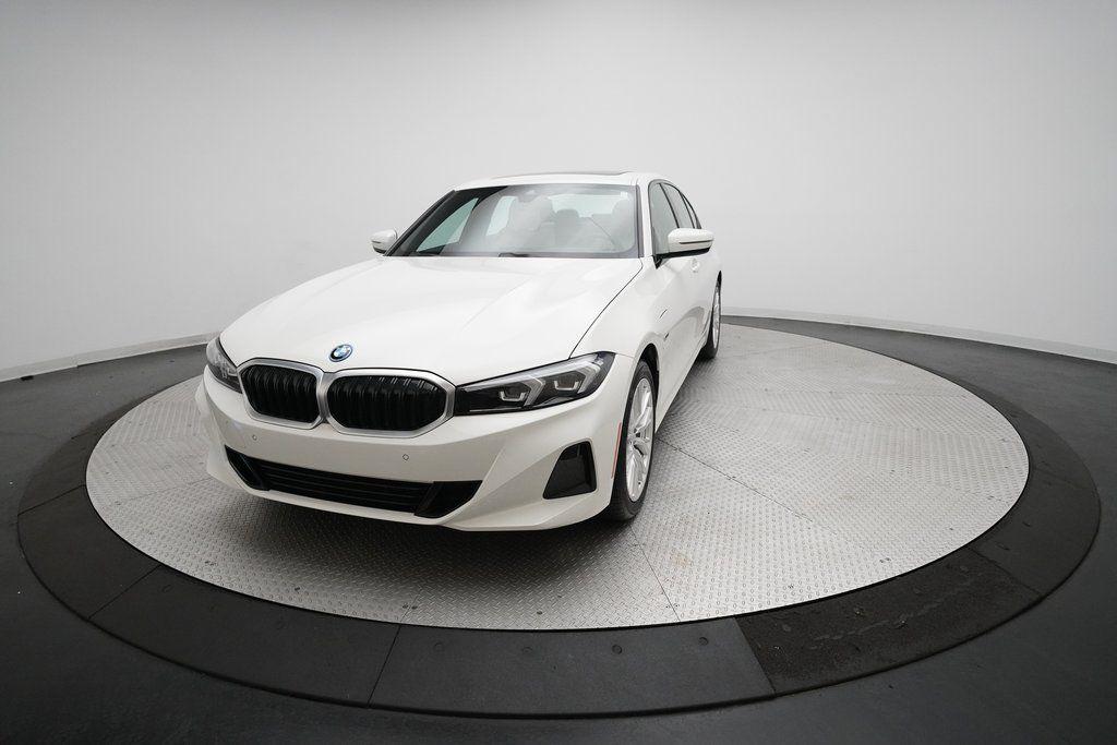 2023 BMW 3 Series 330e - Photo 33