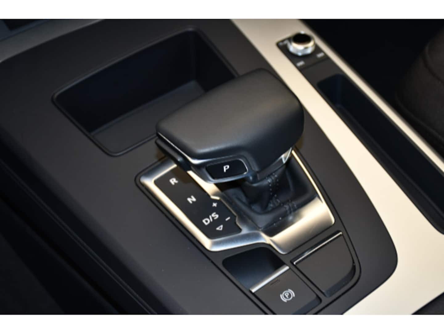 Bild über Audi Q5 40 TDI quattro 150 kW S tronic - für weitere Informationen kontaktieren Sie den Audi Partner
