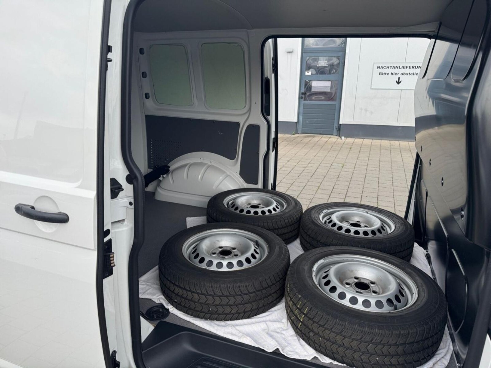 Volkswagen T6.1 Transporter Kasten kurzer Radstand – Bild 15