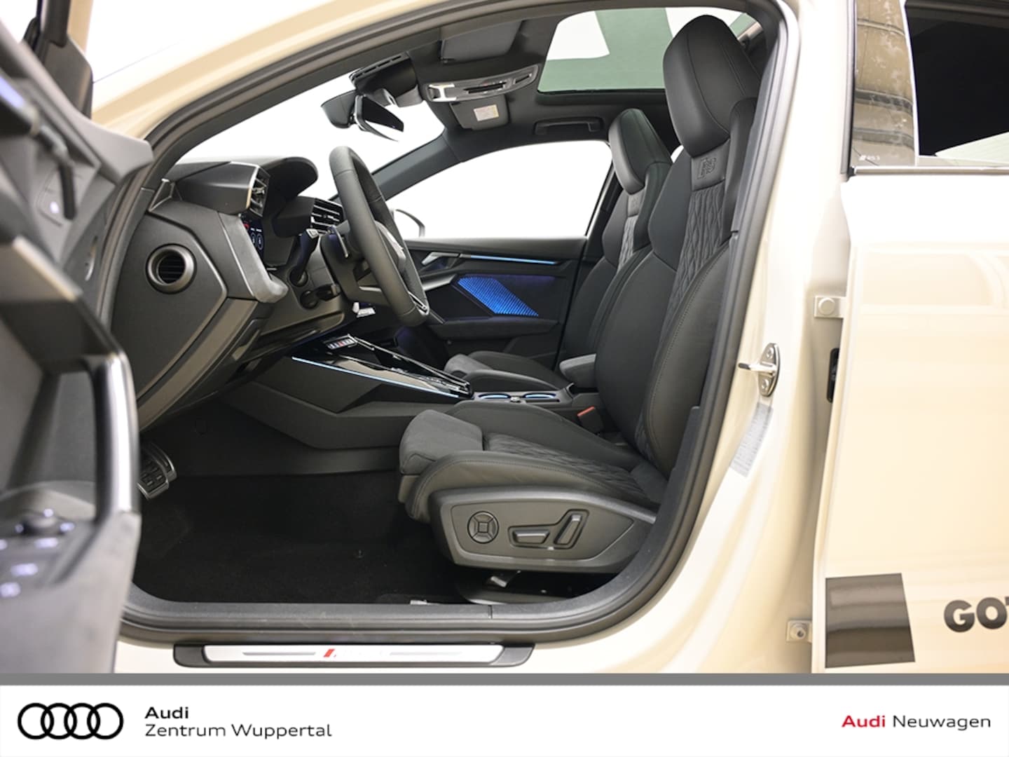 Bild über Audi RS 3 Limousine TFSI quattro 294 kW S tronic - für weitere Informationen kontaktieren Sie den Audi Partner