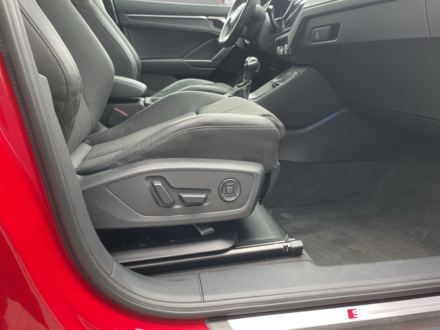 Bild über Audi Q3 S line 45 TFSI quattro S tronic - für weitere Informationen kontaktieren Sie den Audi Partner