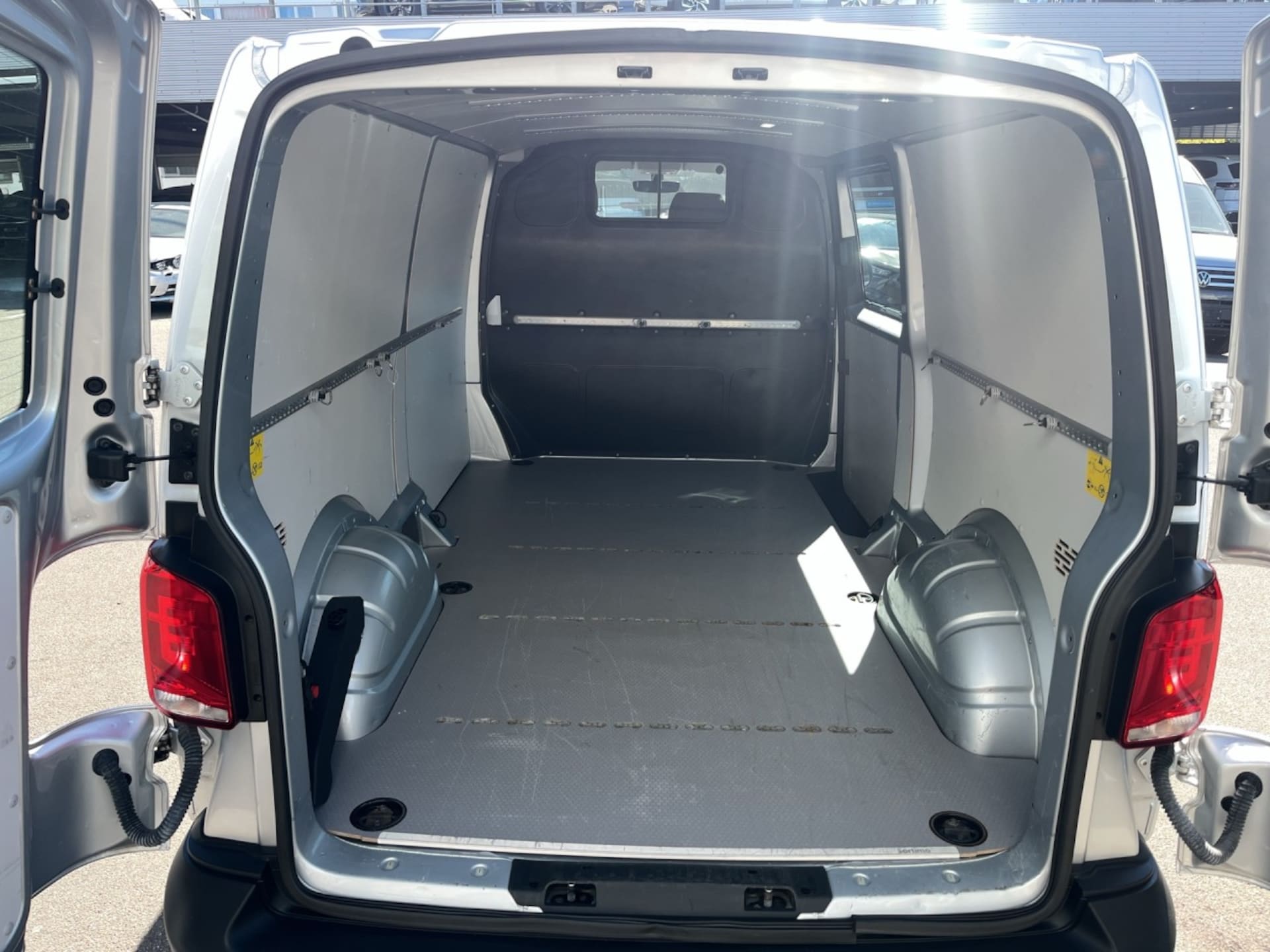 Volkswagen T6.1 Transporter Kasten langer Radstand