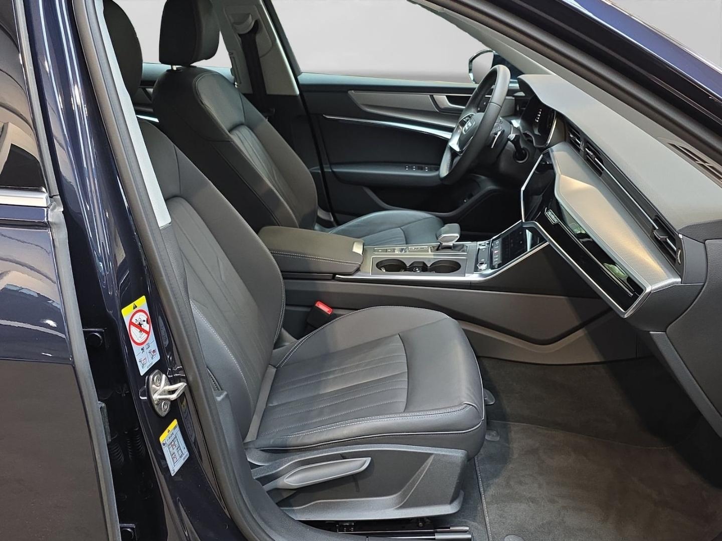 Bild über Audi A6 Avant advanced 45 TDI quattro S tronic - für weitere Informationen kontaktieren Sie den Audi Partner