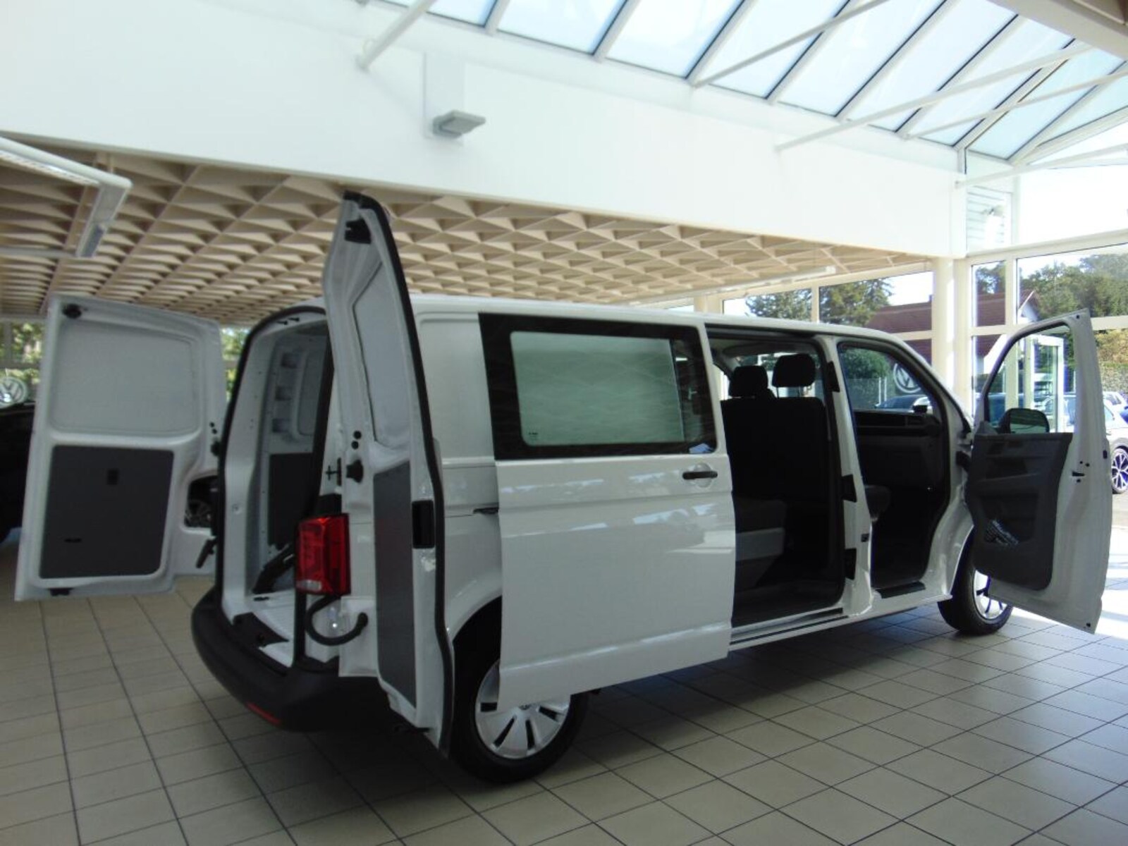 Volkswagen T6.1 Transporter Kasten langer Radstand – Bild 2