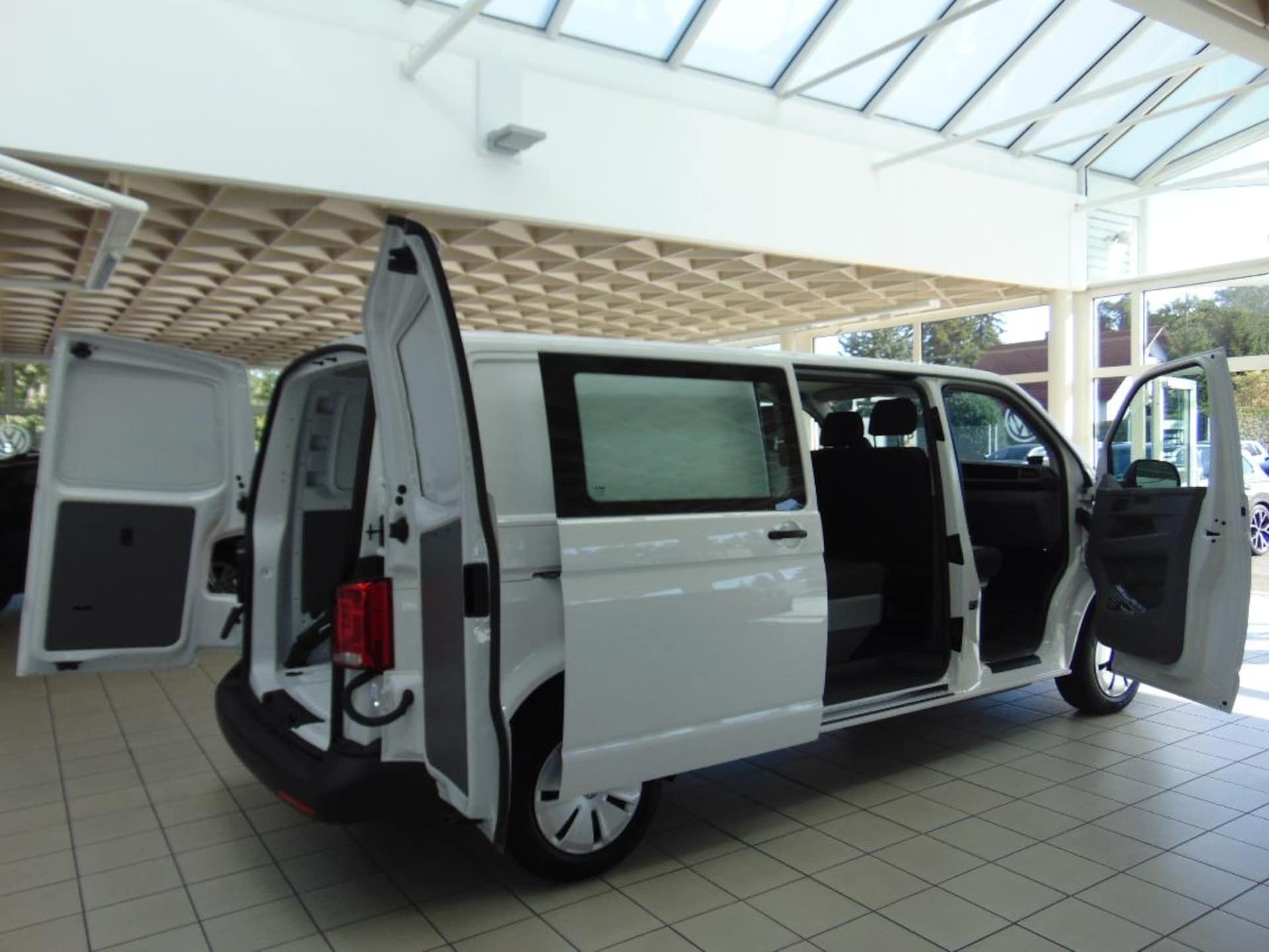 Volkswagen T6.1 Transporter Kasten langer Radstand