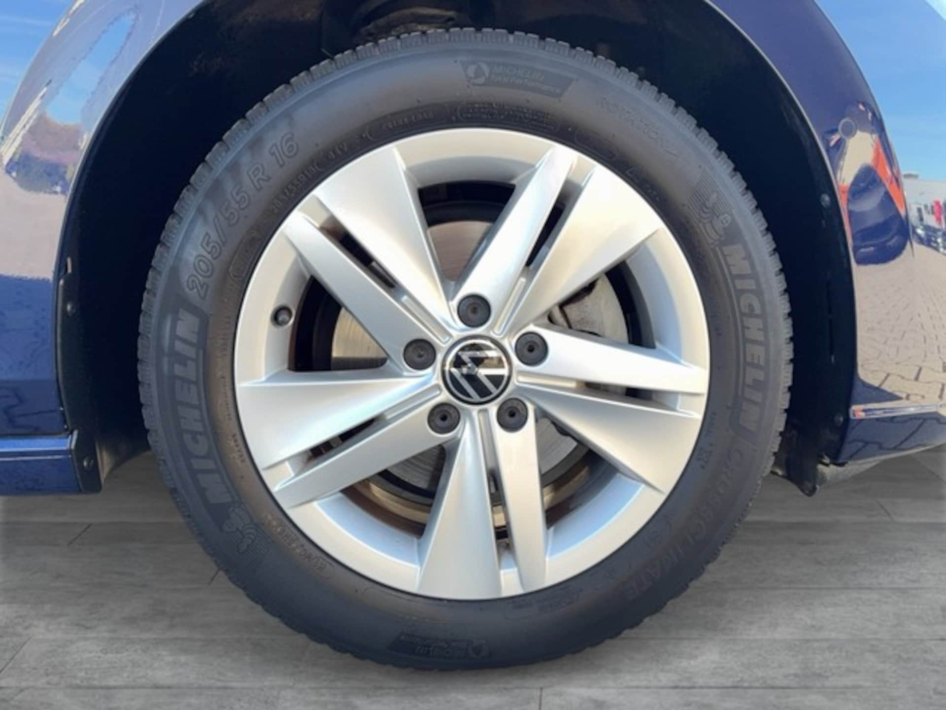 Volkswagen Golf Variant Life
