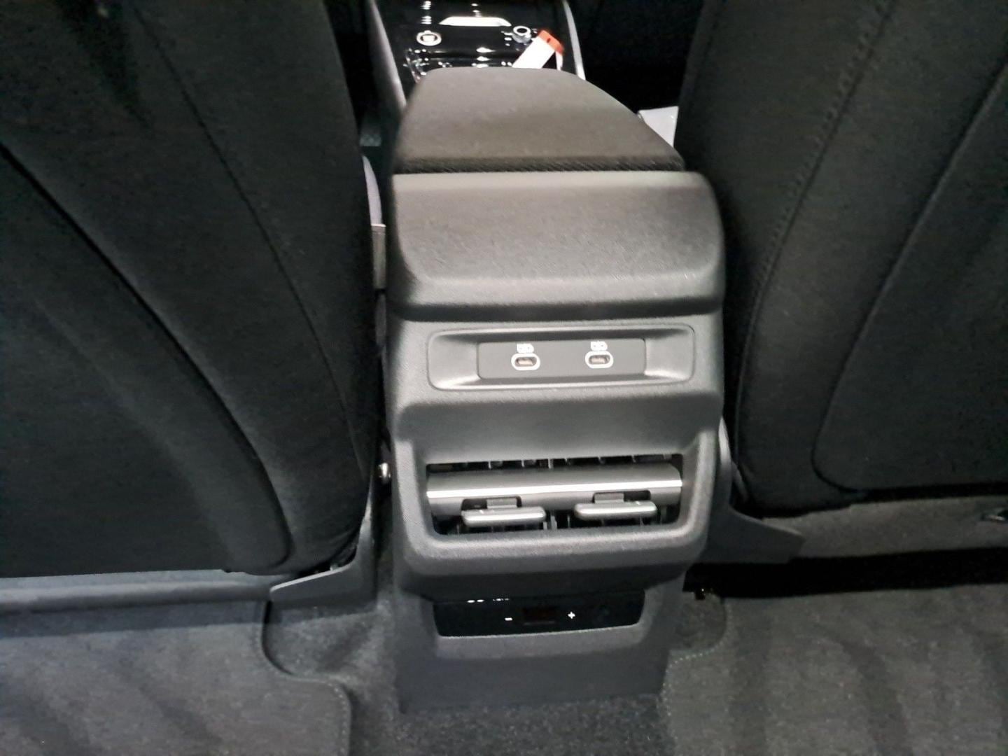 Bild über Audi Q3 SUV TFSI 110 kW S tronic - für weitere Informationen kontaktieren Sie den Audi Partner