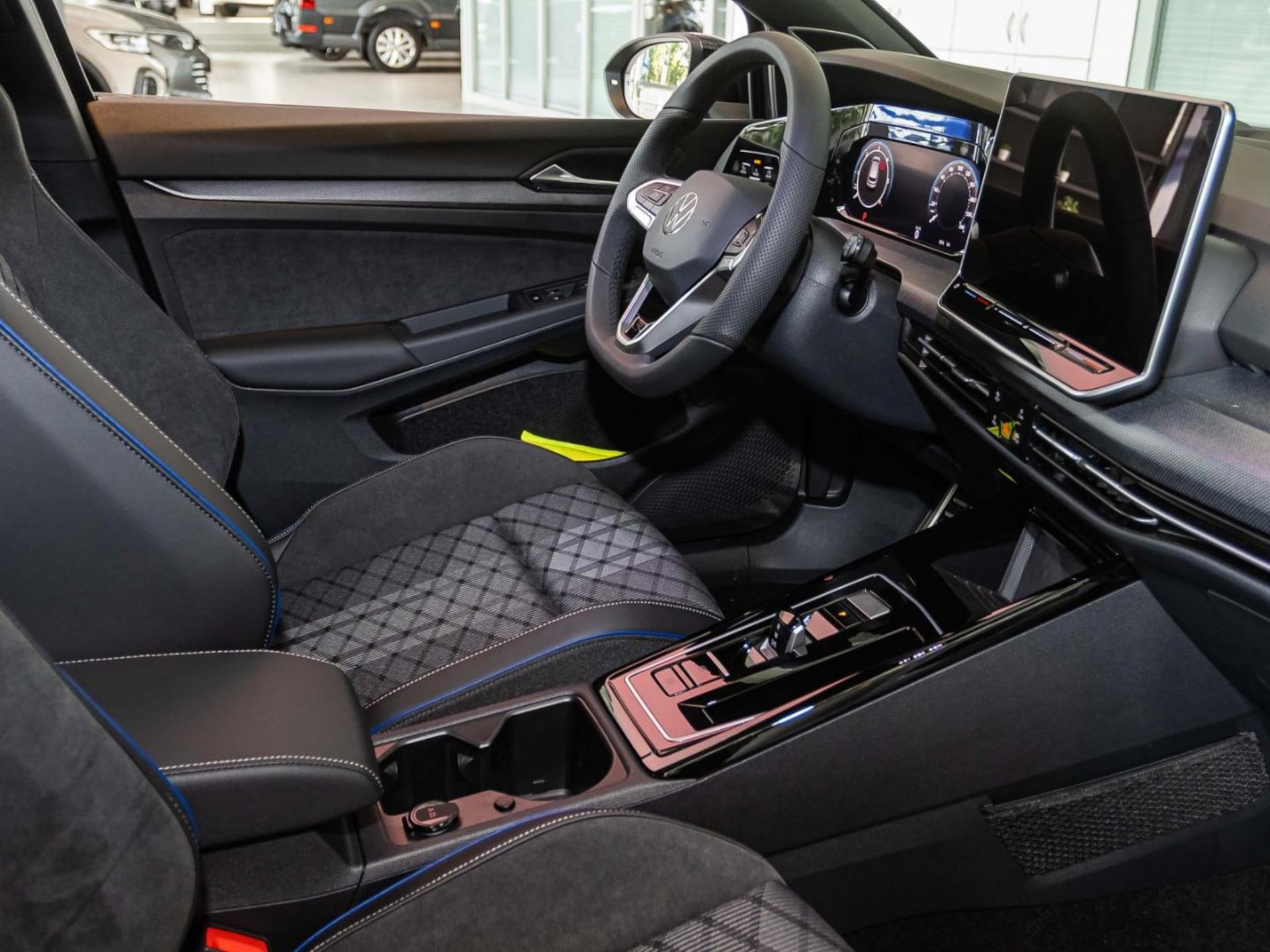 Volkswagen Golf R-Line