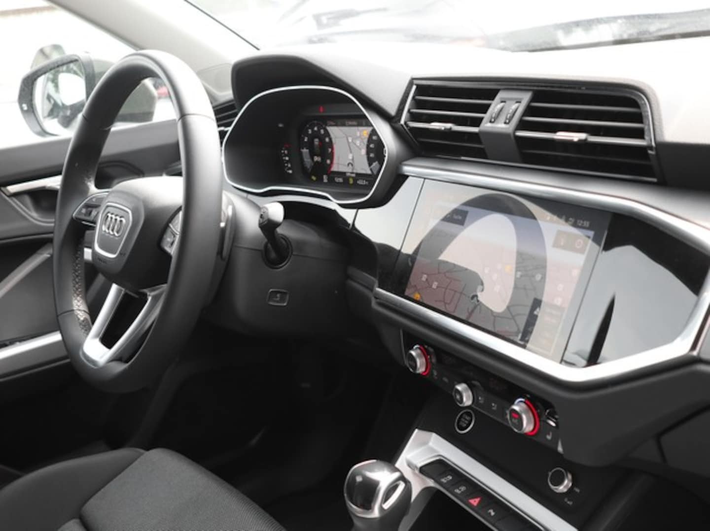 Bild über Audi Q3 advanced 35 TFSI S tronic - für weitere Informationen kontaktieren Sie den Audi Partner