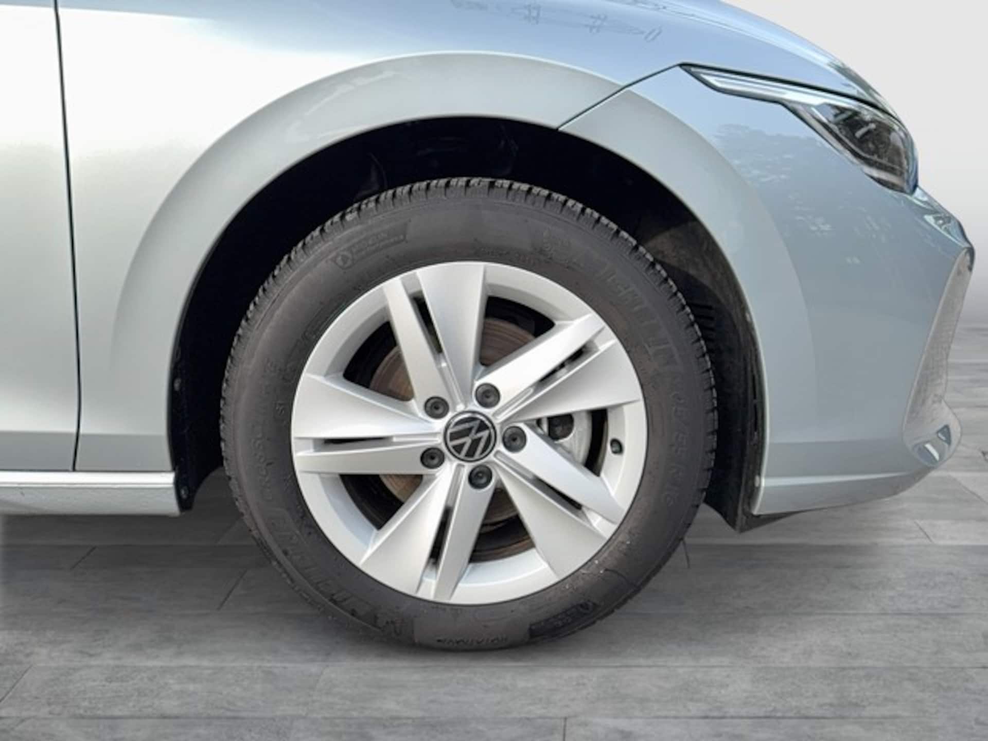 Volkswagen Golf Life