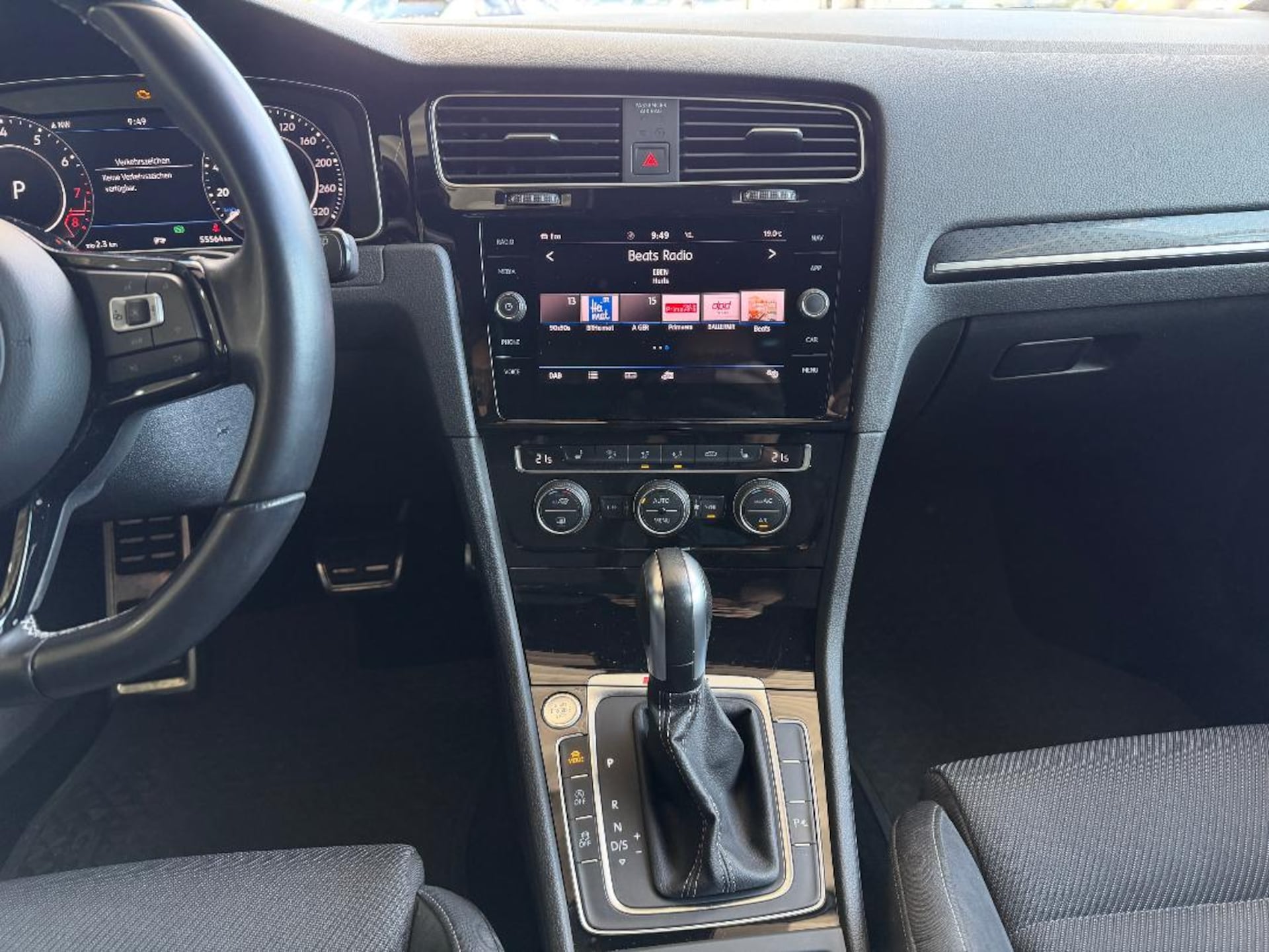 Volkswagen Golf Variant R