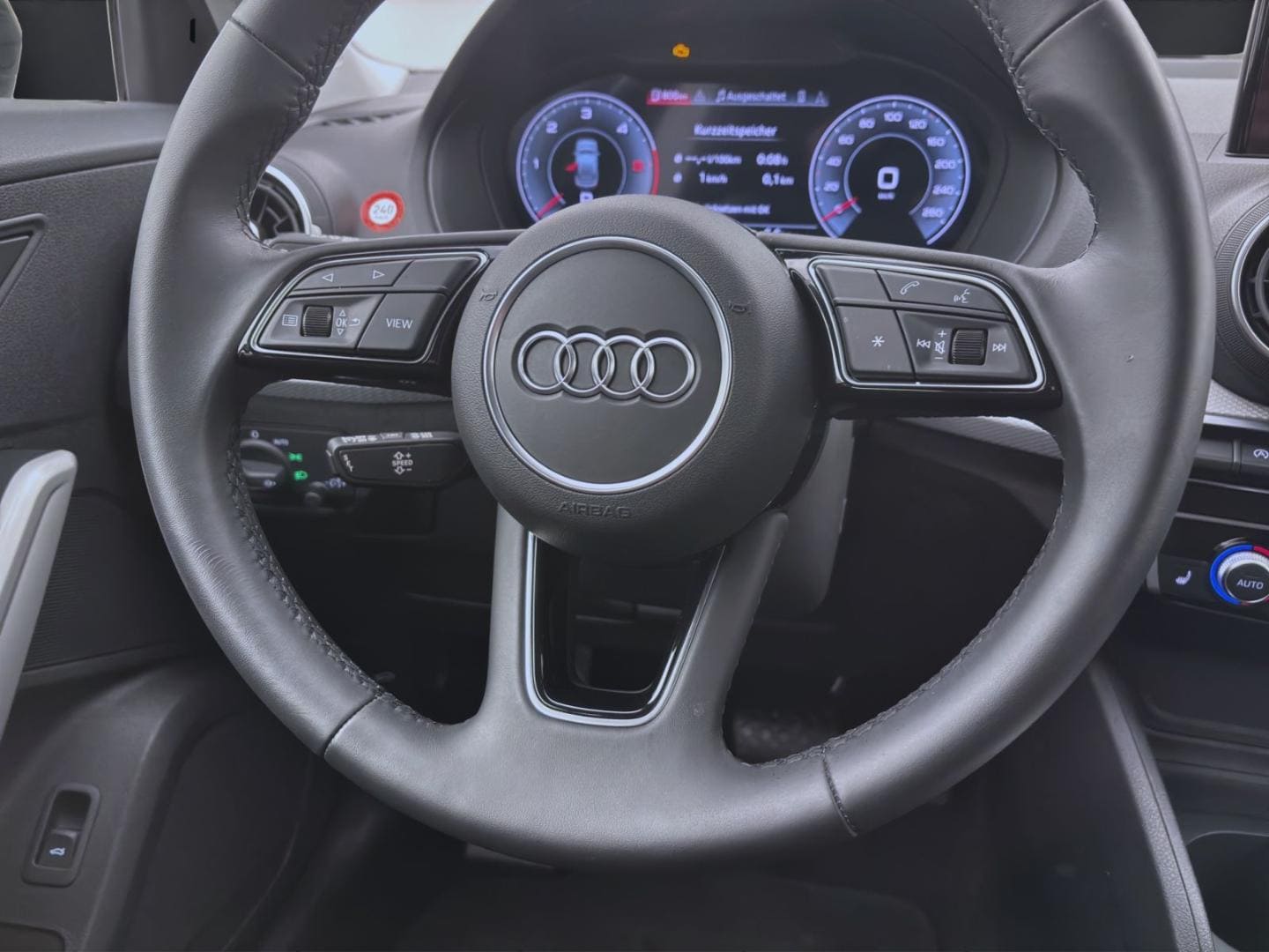 Bild über Audi Q2 35 TDI S tronic - für weitere Informationen kontaktieren Sie den Audi Partner