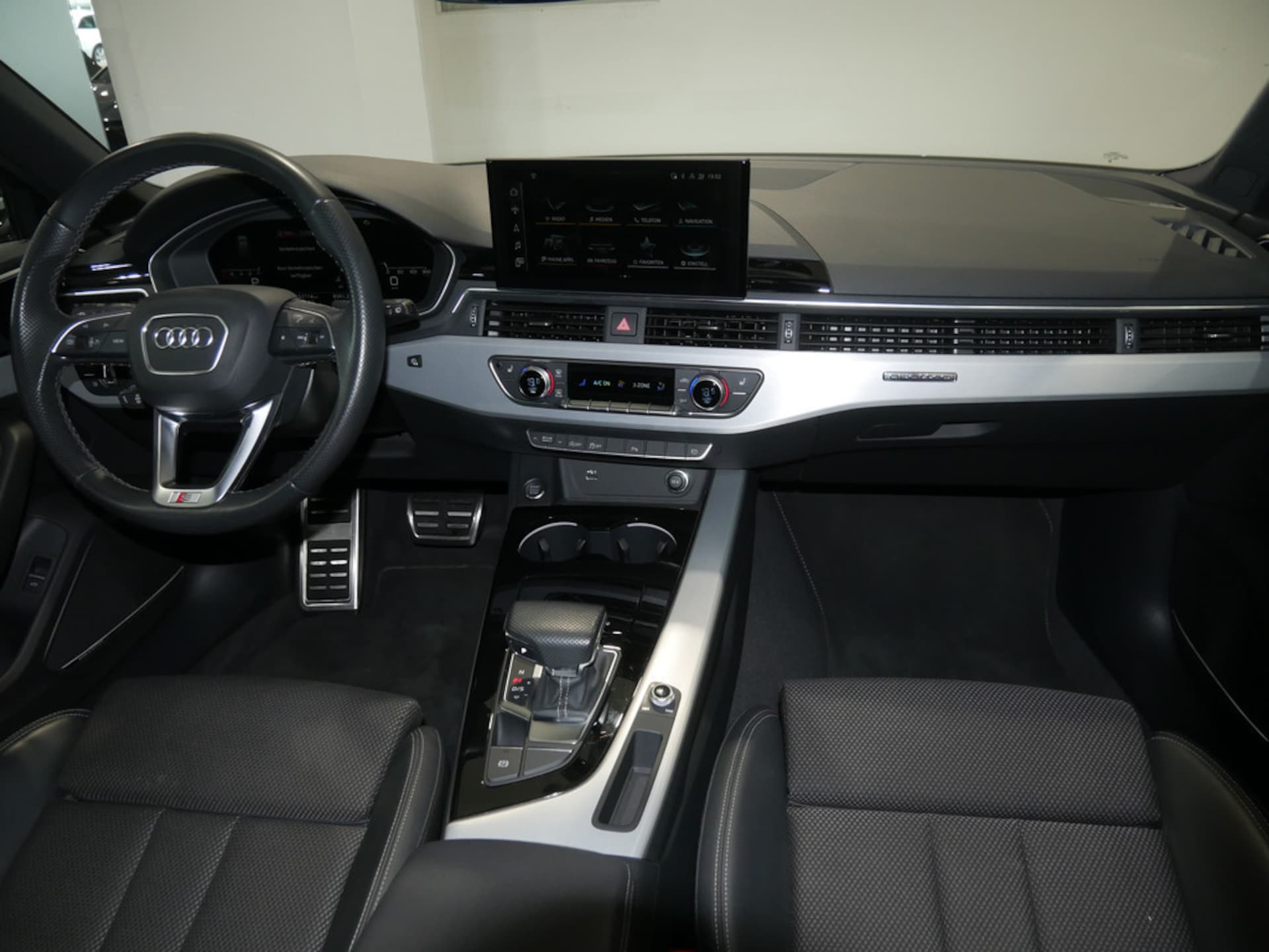 Audi A4 Avant S line